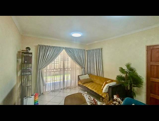 2 BEDROOM APARTMENT FOR SALE IN VANDERBIJLPARK SW 5